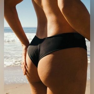 NWT Billabong Fiji cheeky black bottoms